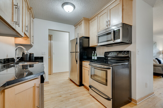 311 Kenwood Apartments | Spacious 1-Bedroo... - 311 Kenwood Apartments | Spacious 1-Bedroo...