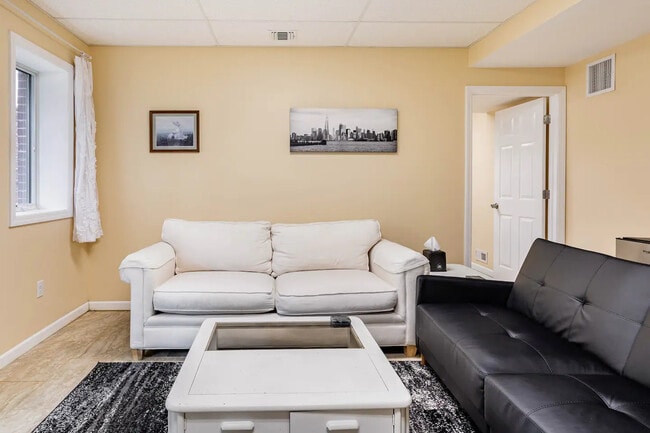 Sala de estar - 24 Torbert Rd