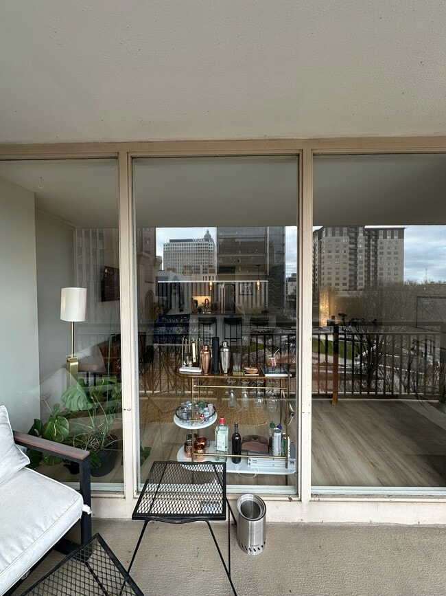 Floor-to-ceiling windows - 620 Peachtree St NE Unit 508