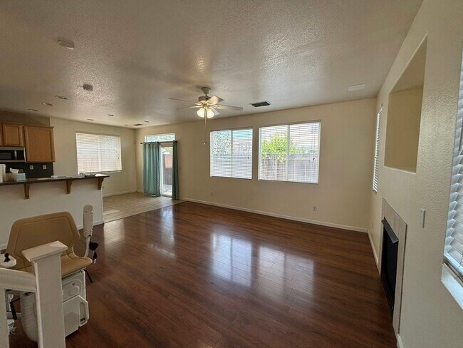 Photo - 301 Dragonfly Cir