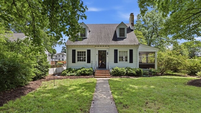 Building Photo - Heart of Woodland Heights just blocks from JRPS, Renovated 2BR / 1.5BA home with gardens