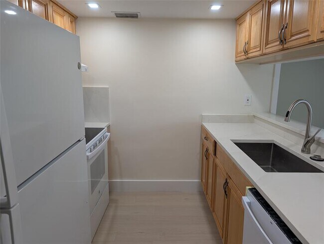 Photo - 6040 Shaker Wood Cir Unit 106