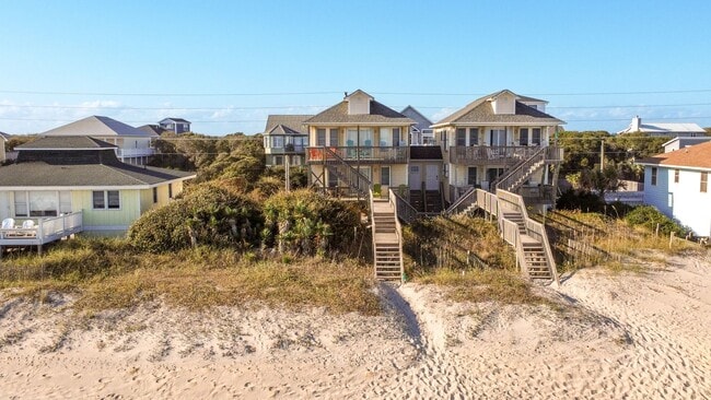 Building Photo - OCEAN FRONT *Off Season Rental* Fully Furn...