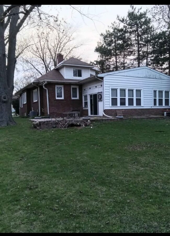 Photo - 285 Old Gary Ave