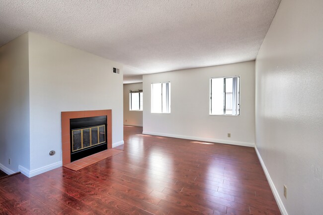 Photo - 1290 Elm Ave Townhome