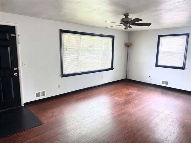 Photo - 115 Burben Way