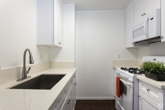 1BR, 1BA - 102 - Gateway Tarzana Apartments