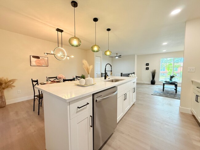 Photo - 4770 Newton Dr