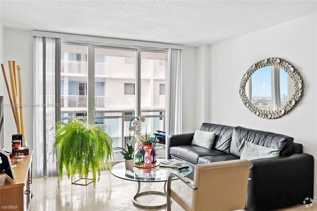 Building Photo - 1 br, 1.5 bath Condo - 6917 Collins Ave Ap... Unit Apt 1512