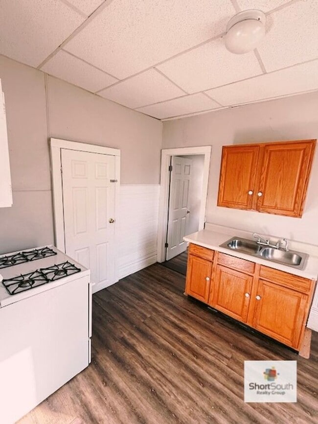 Photo - Updated 1 Bed 1 Bath main floor unit