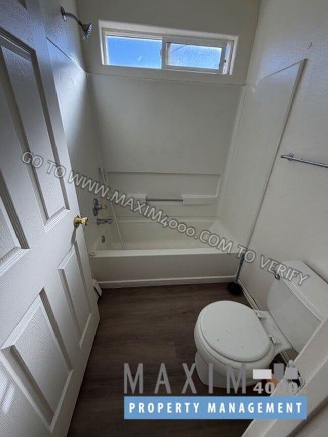 Photo - 483 David Ct