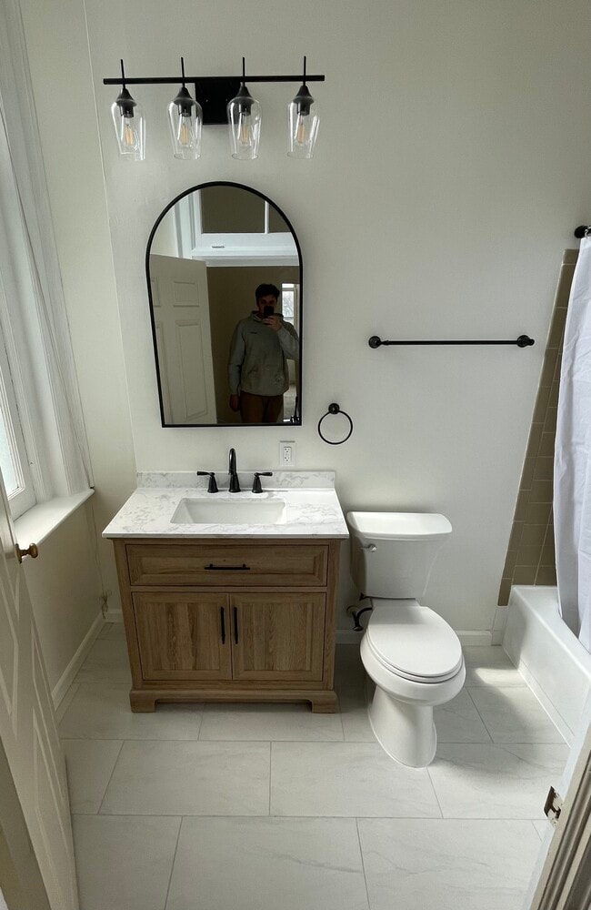 Building Photo - 939 Delaware Ave Unit 201