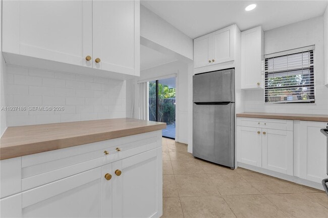 Photo - 5208 NE 5th Ave