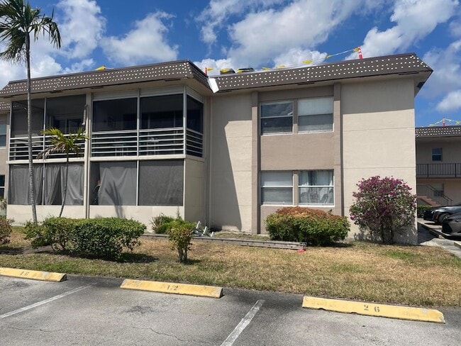 Building Photo - 502 Davis Rd Unit 9