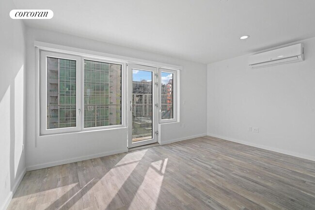 Photo - 39-04 29th St