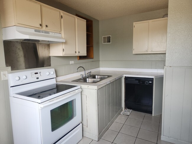 Photo - 1649 Florence St Unit B