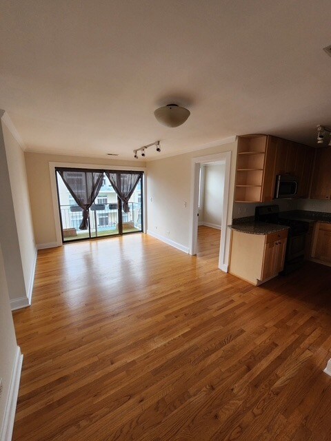 Photo - Buena Park - 1 bedroom + Den available ASAP! Unidad 401