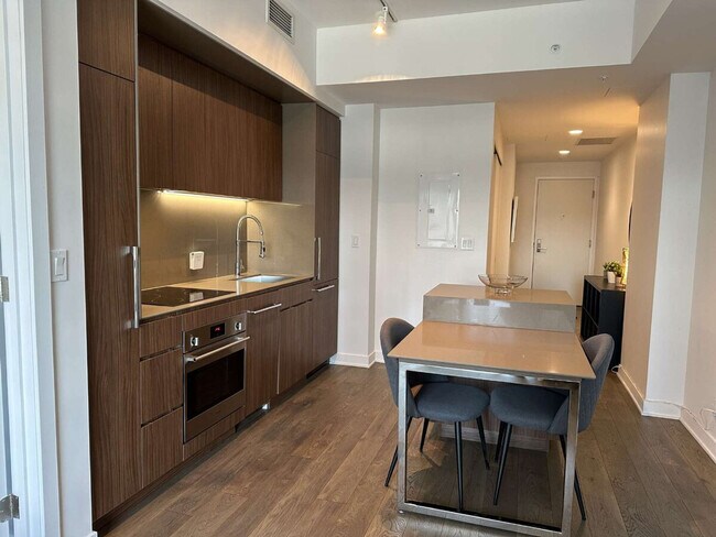 Photo - 1070 Rue Drummond Unit ID1261848P