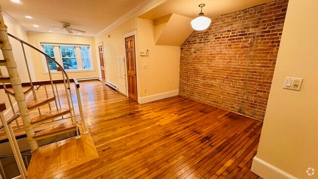 Building Photo - 42 Bigelow St Unit 1 Rental