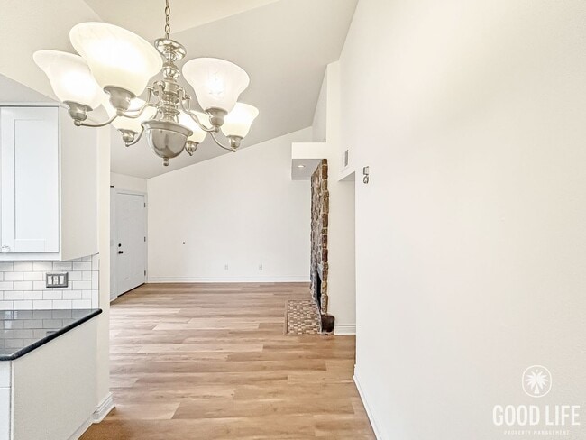 Photo - Beautiful 2BD/2BA W/ Reserved Parking and In-Unit Laundry in La Mesa! Unidad 5