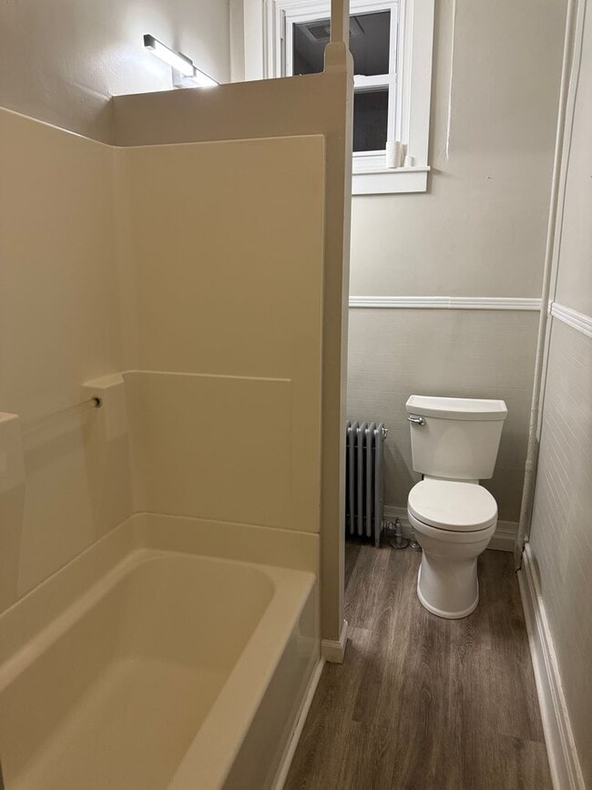 Building Photo - 1149 W Turner St Unit 1st Floor Rental