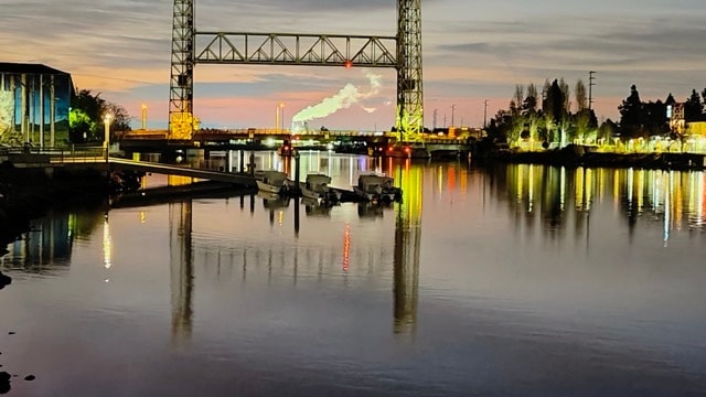 walking distance to waterfront - 3334 Elmwood Ave Unit Elmwood upstairs