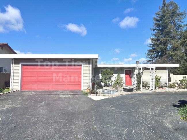 Building Photo - Very Nice 4 Bed, 2 Bath, 1,546 Sqft Concord House Available 03/15 For Lease!