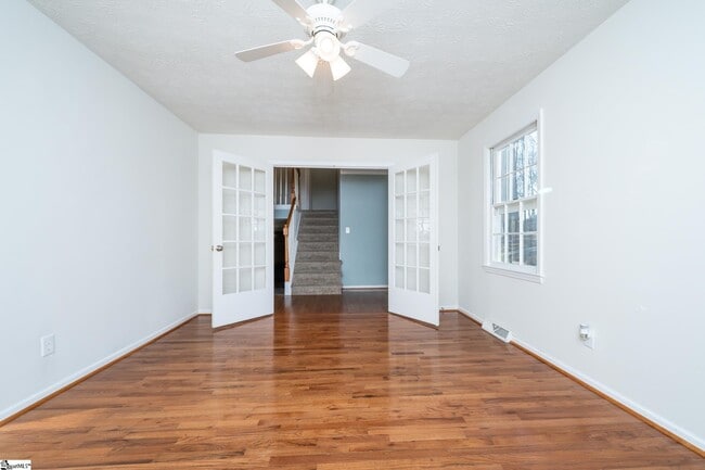 Photo - 125 Newgate Dr