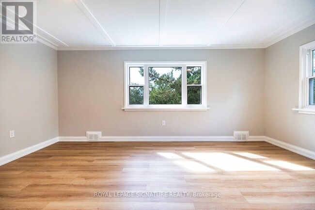 Photo - 688 Aylmer St N