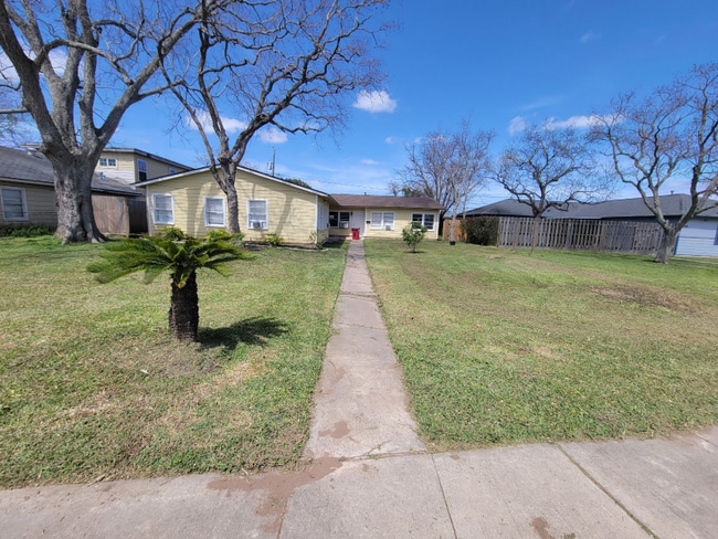 Photo - 1712 W 8th St Apartamento