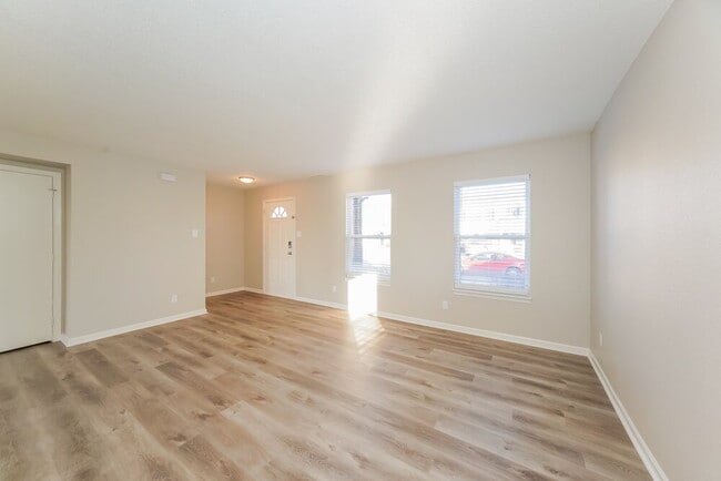 Photo - 333 Sunburst Ln