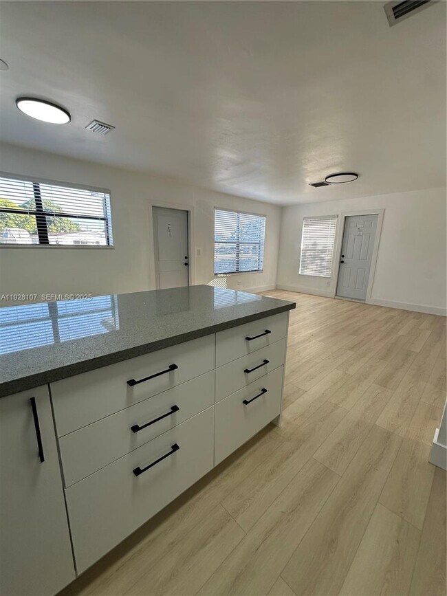 Photo - 1960 SW 68th Way