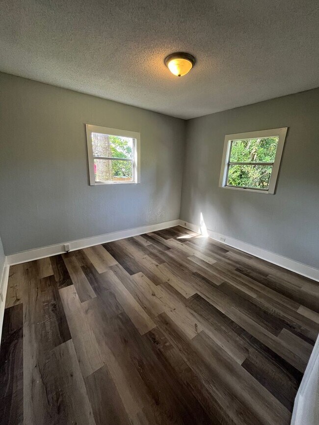 Photo - HUGE Dade City 3BR/1BA/1 Car Garage Home w/Tons of Living Area! NO APPLICATION FEE!