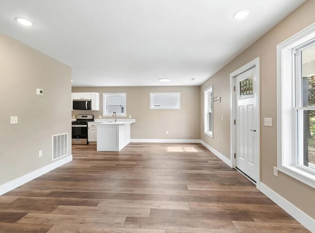 Photo - 307 N Van Dorn St