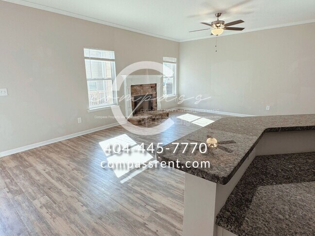 Photo - 202 Lyndon Wy NW