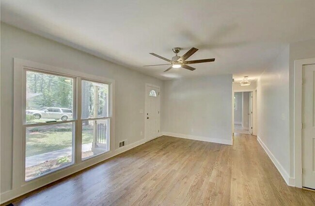 Photo - 985 Frontier Trail SW