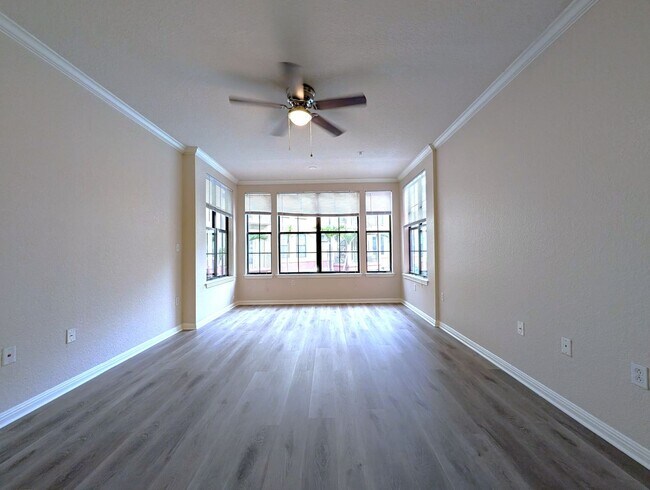 911 N Orange Ave
