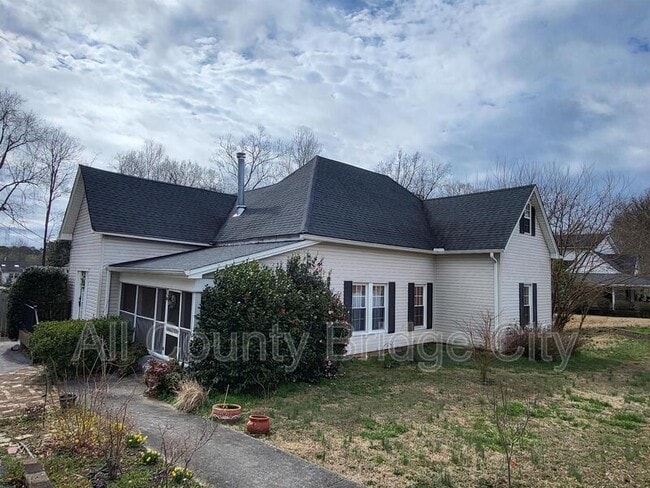 Photo - 311 Retreat St