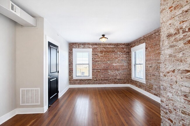 Building Photo - 1011 S 30th Avenue