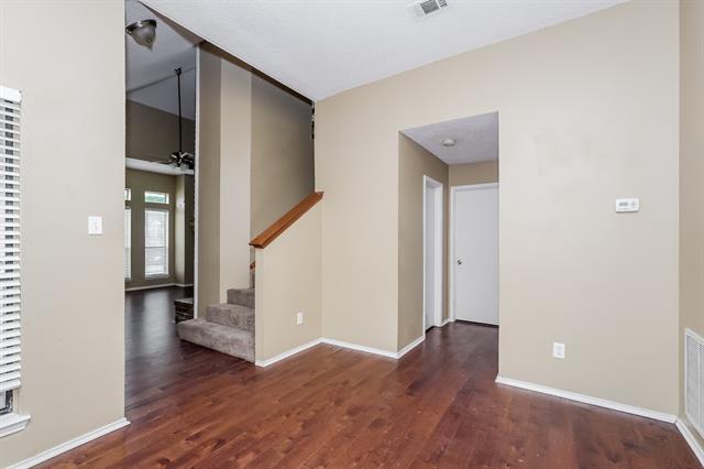 Photo - 837 Foxridge Dr