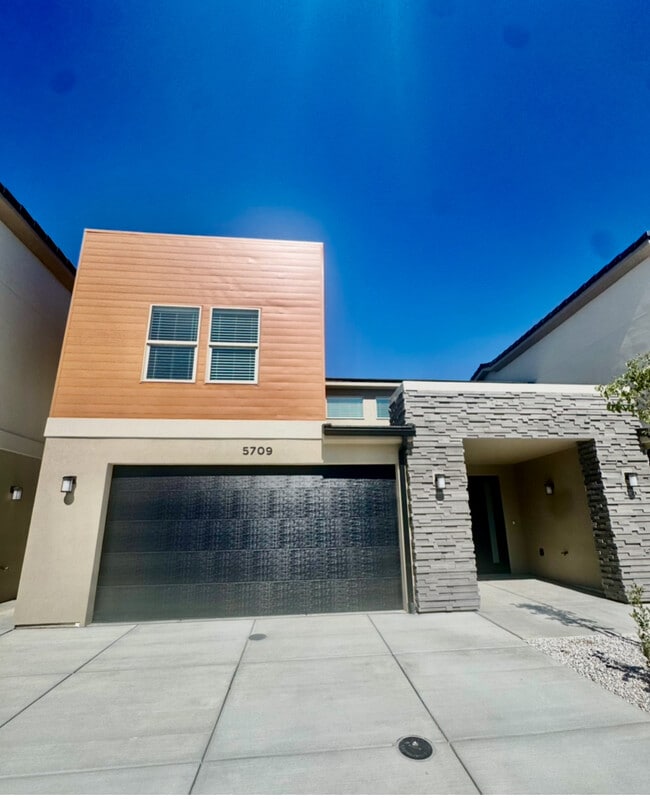 Building Photo - 5709 S Weehawken Ln