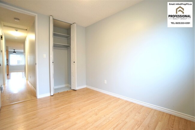 Photo - 17124 101 St NW