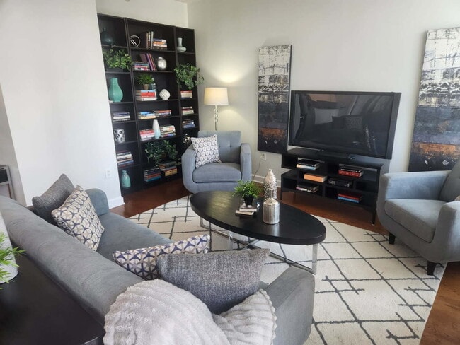 Photo - 233 E 13th St