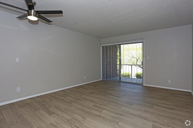 2HAB, 2BA - 900 ft² - Renovado