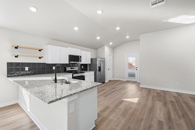 Photo - 608 E 31st St