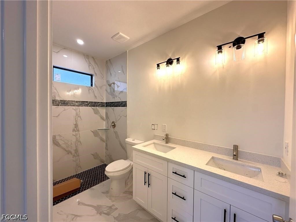 Photo - 2404 Dickens Ave N