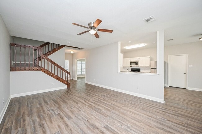 Photo - 3030 Great Lakes Ave