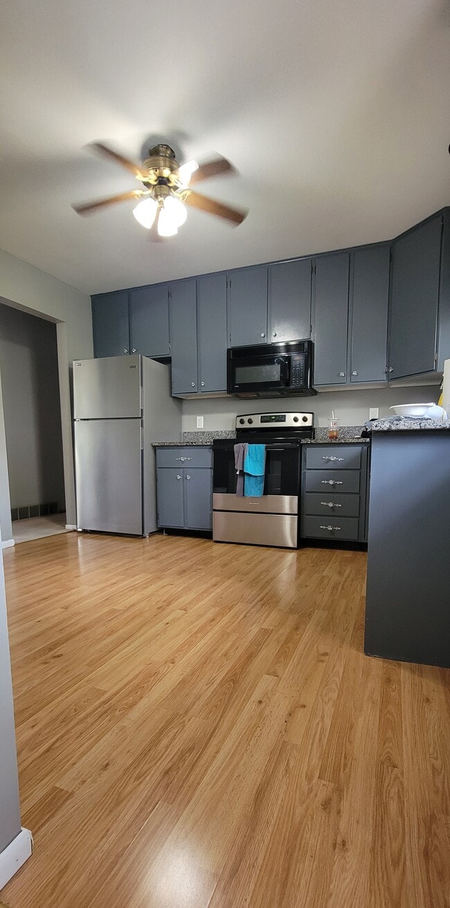 Photo - 9060 Oakwood Dr