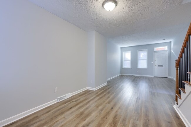 Photo - Beautifully Remodeled 5 Bed/1.5 Bath Townhouse-York City SD