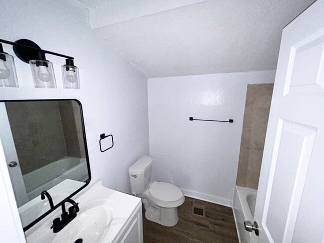 Photo - Quaint 4 bed 2 bath home